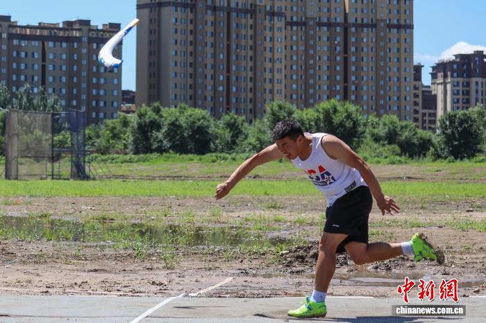 千年的狩猎投掷技艺在现代赛场绽放：布鲁投掷