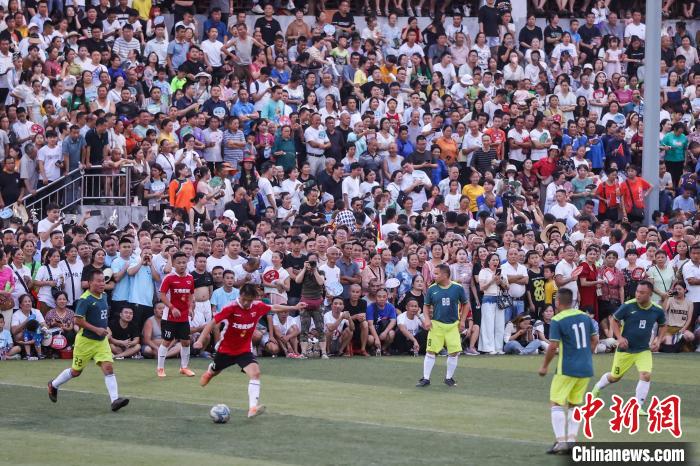 榕江县县长徐勃提出以‘村超’扩大国际朋友圈