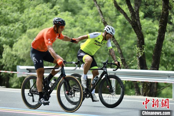 环秦岭第八届自行车联赛在柞水开赛 300名选手竞