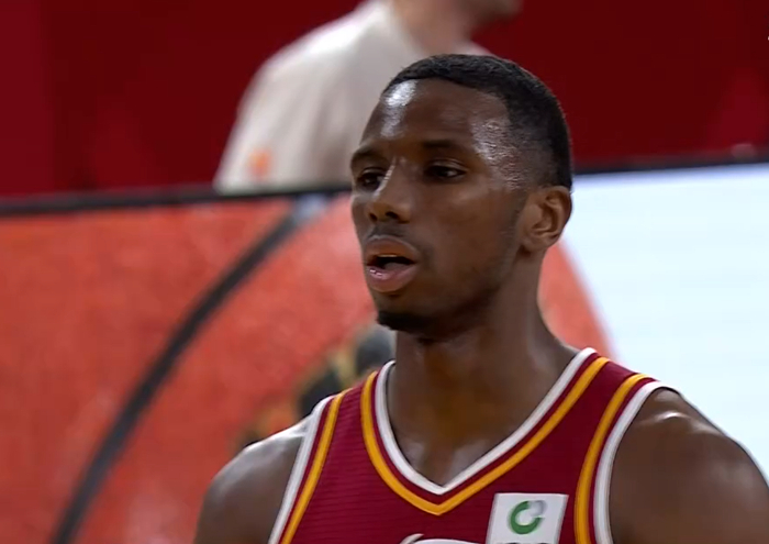 山西男篮四分惜败上海队 教练用人失误遭质疑