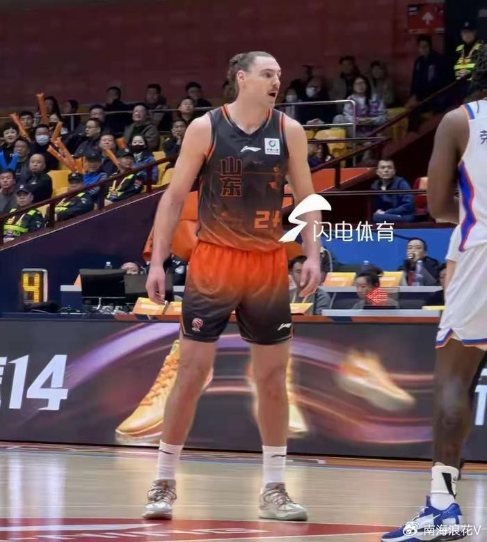 被弃外援逆袭成山东大腿 斯蒂尔两战轰51分创纪